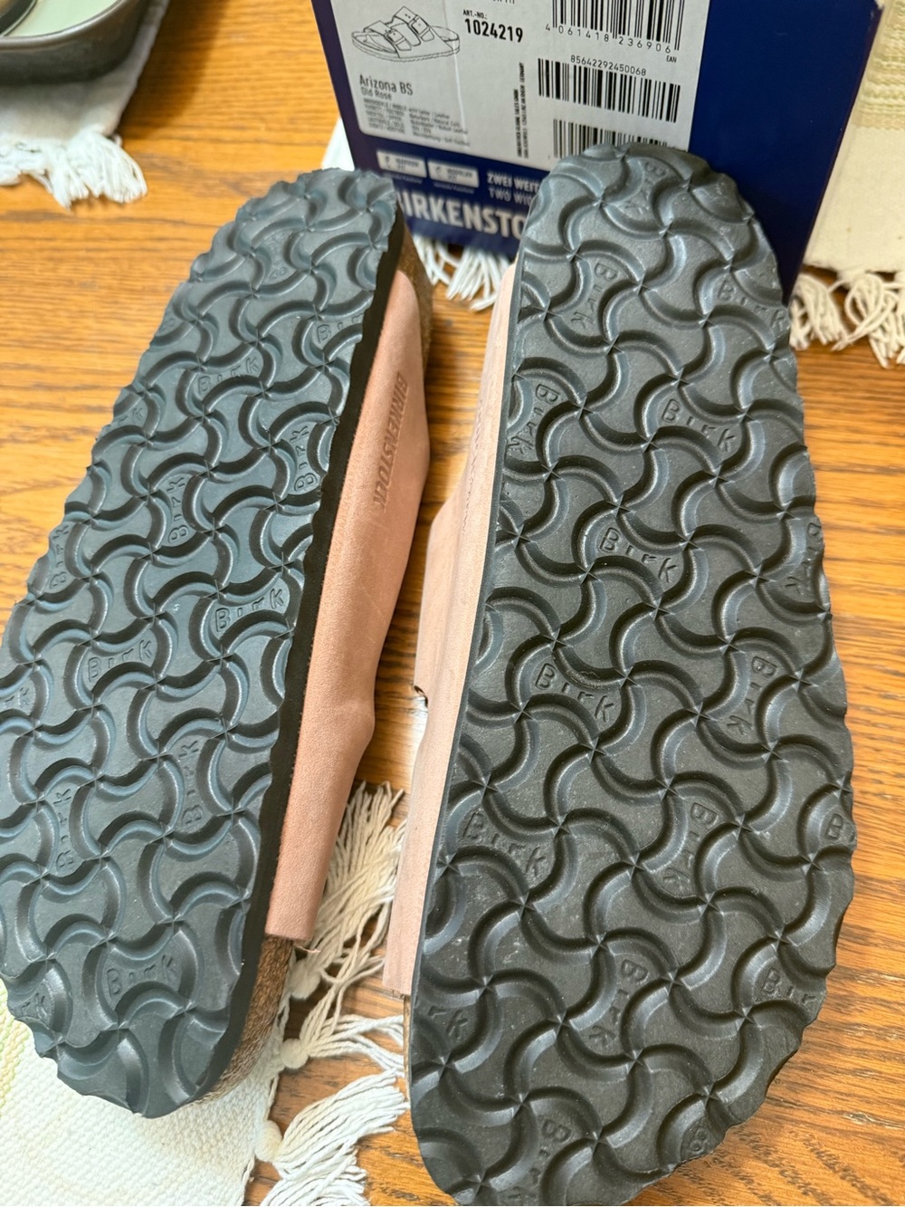 NEW - Birkenstock Women’s classic sandal in Okd Rose color - Picture 3 of 3